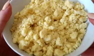 Idealna kruszonka do ciasta, przygotowana według prostego przepisu.
