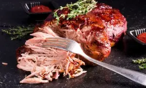 Sekret szarpanej wieprzowiny: przepis na soczyste pulled pork w domu