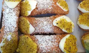 Pyszne cannoli, idealne na deser. Ten przepis na cannoli zachwyci każdego!