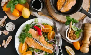 Idealna surówka do ryby? Przepisy na smażoną, pieczoną i grillowaną