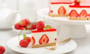 Kaloryczność sernika na zimno: Od 90 do 450 kcal. Jak go odchudzić?
