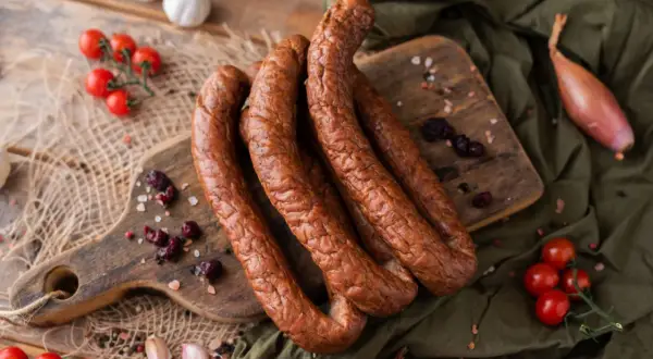 Czy kiełbasa bezglutenowa to mit? Sprawdź, jak bezpiecznie wybierać produkty mięsne
