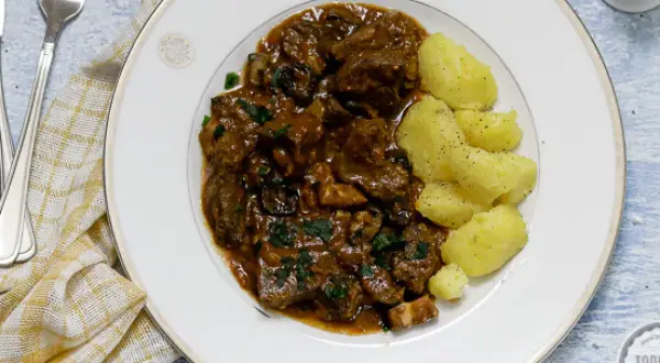 Sekret wołowiny po burgundzku: Jak zrobić idealne Boeuf Bourguignon?