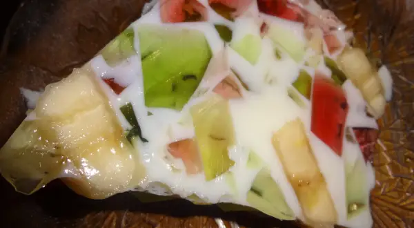 Kolorowa legumina z galaretką i owocami, idealna na deser. Jak zrobic legumine z galaretka? Proste!