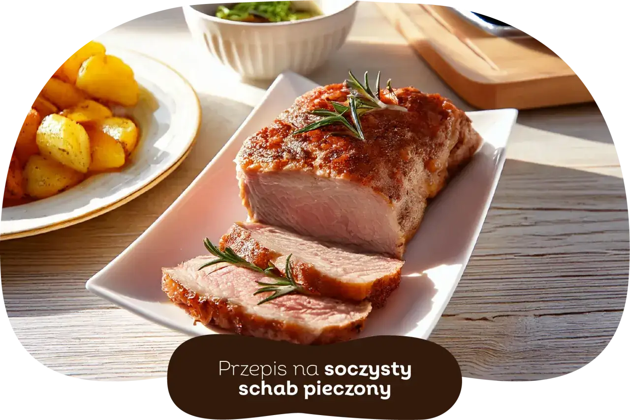 soczysty schab na talerzu, idealnie upieczony