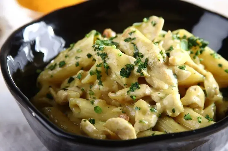 szybki obiad bezglutenowy makaron curry